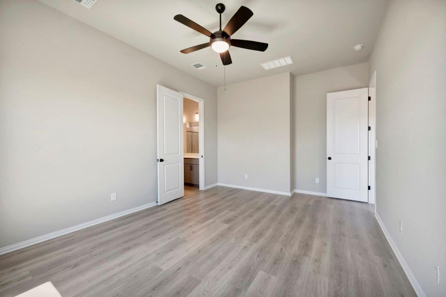 Spacious, unfurnished interior of a new home in Heritage, Dripping Springs (Image 29).