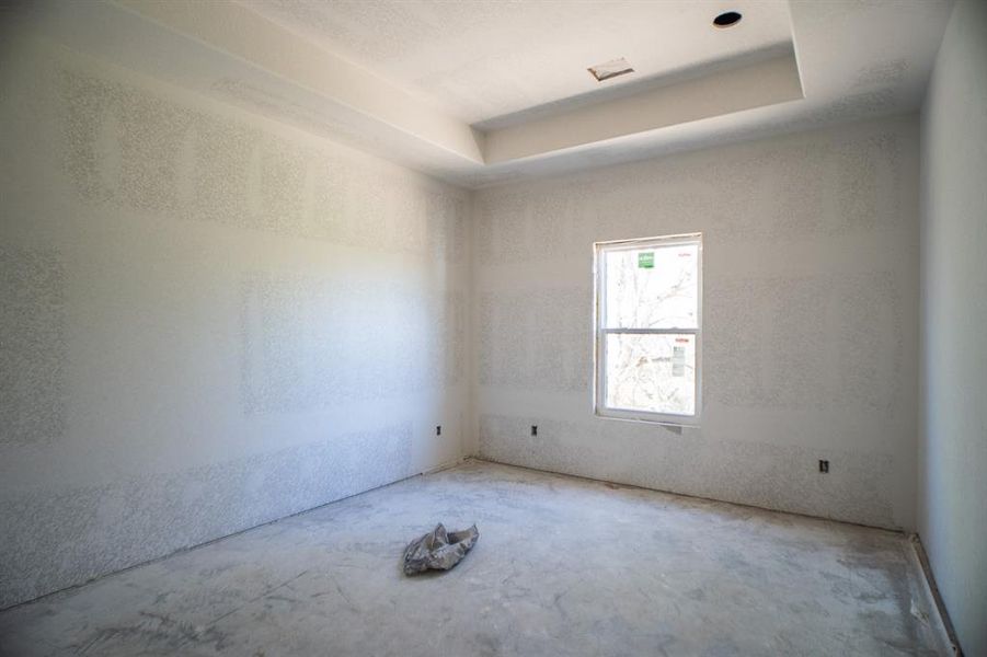 Spacious, unfurnished interior of a new home in , Navasota (Image 12).