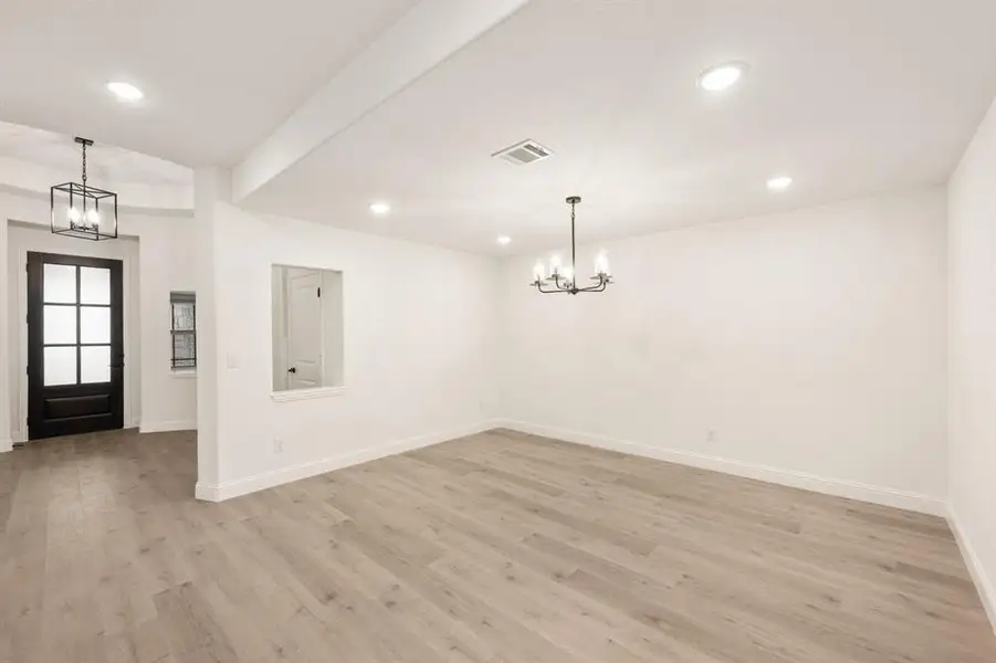 Spacious, unfurnished interior of a new home in Villages of Hurricane Creek, Anna (Image 16).