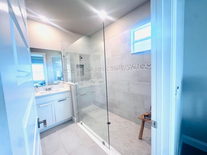 MASTER BATHROOM EXTENDED SHOWER
