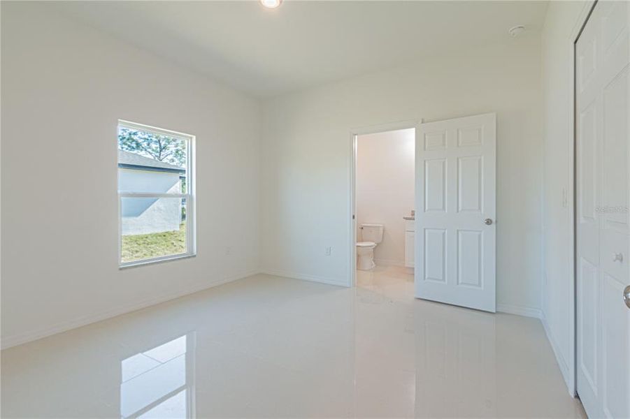 Spacious, unfurnished interior of a new home in , Lake Placid (Image 7).