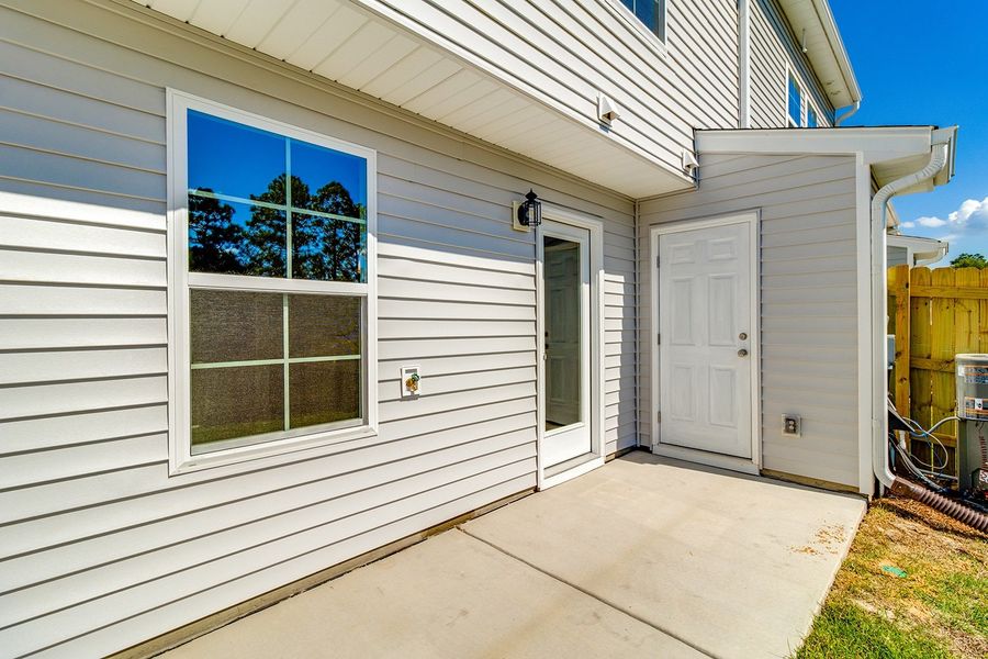 Exterior details and patio area of a home in Astoria, Columbia (Image 16).
