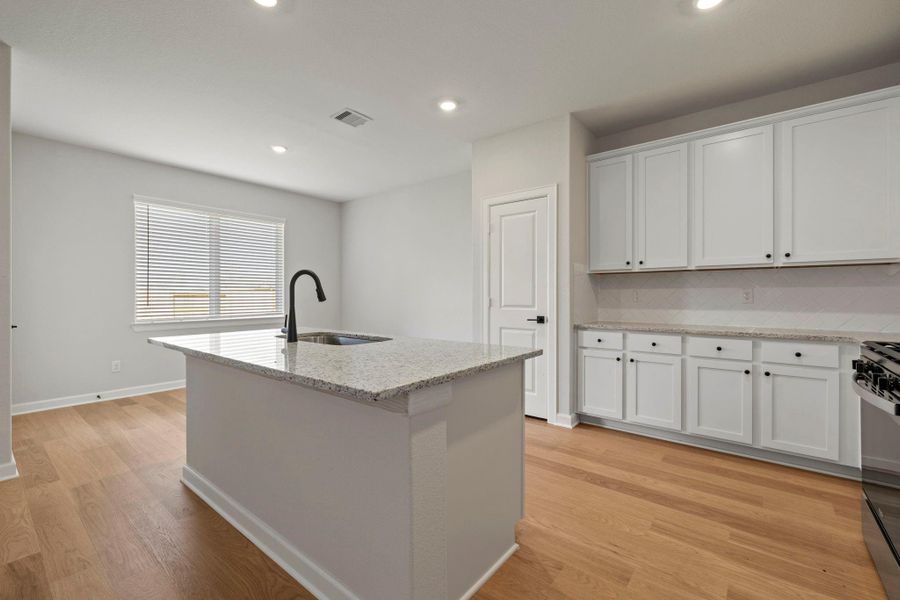 Furnished interior view inside a new home in Lago Mar, Texas City (Image 5).
