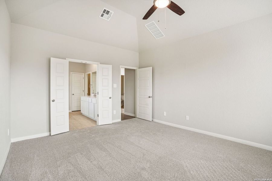 Spacious, unfurnished interior of a new home in Estancia Ranch - Classic Series, San Antonio (Image 47).