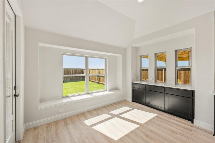 Image 37 of a home in Stone River Glen 60s. Image 37 of a home in Stone River Glen 60s.