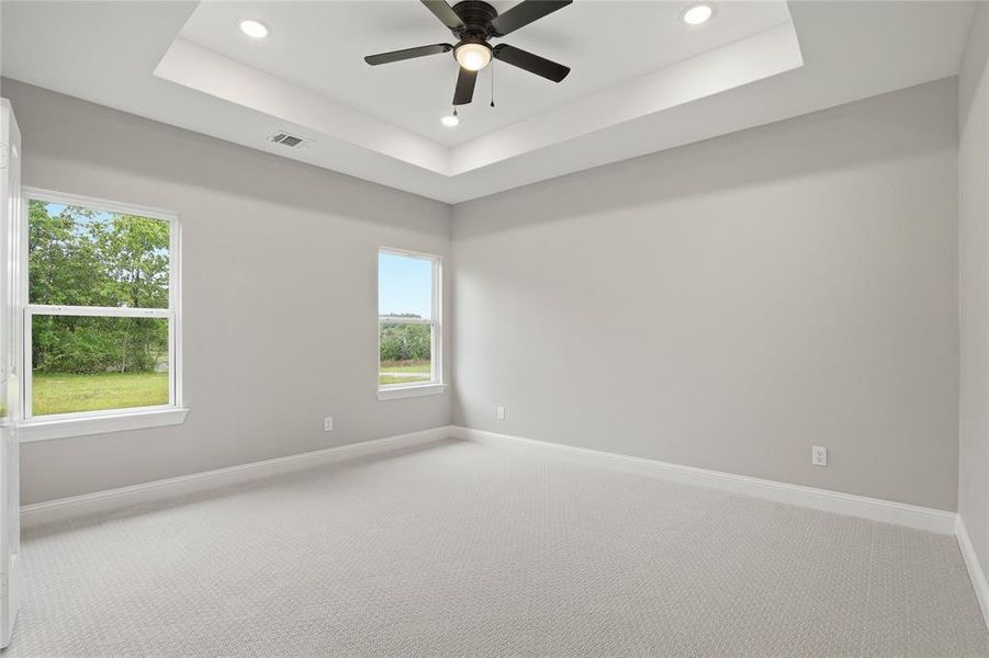 Spacious, unfurnished interior of a new home in , Tom Bean (Image 21).