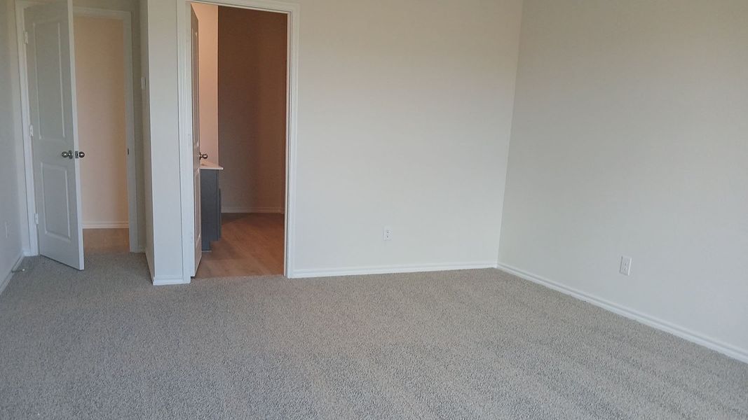 Spacious, unfurnished interior of a new home in Wildwood, Royse City (Image 11).