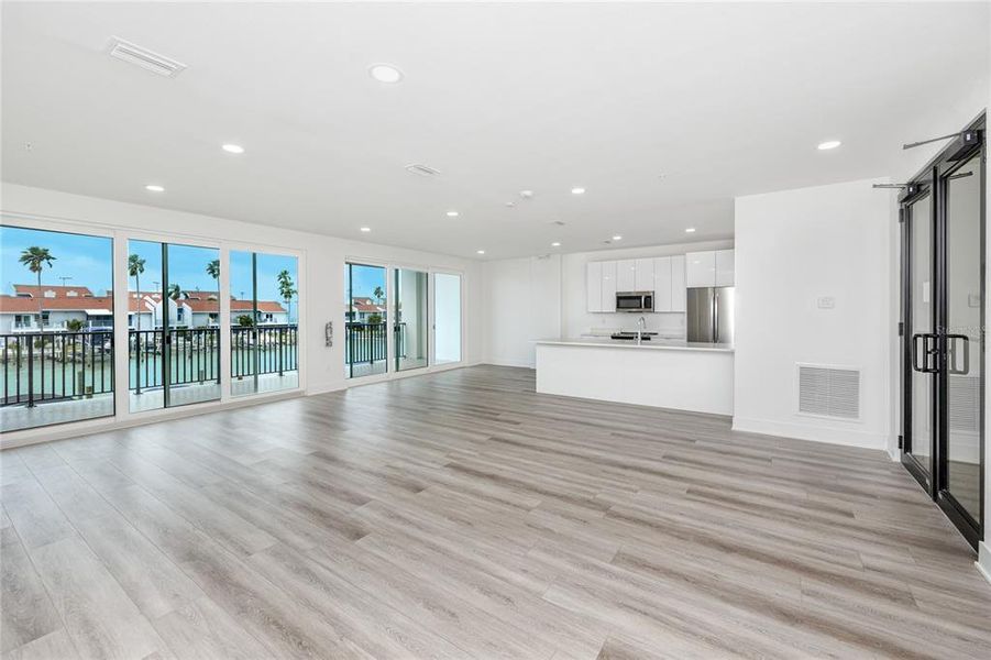 Spacious, unfurnished interior of a new home in , Madeira Beach (Image 48).