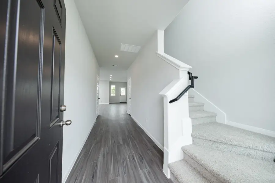 Spacious, unfurnished interior of a new home in Cliffstone Hills, Conroe (Image 7). Spacious, unfurnished interior of a new home in Cliffstone Hills, Conroe (Image 7).