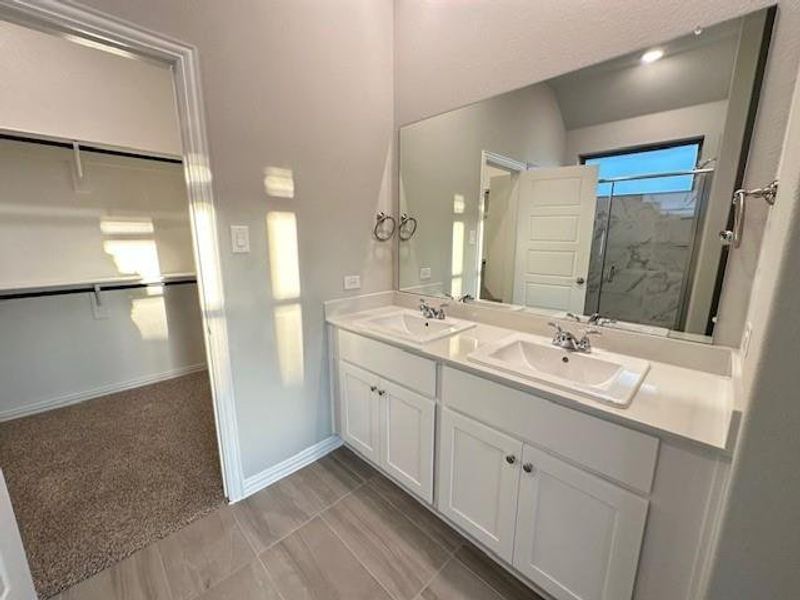 tuscan primary bathroom