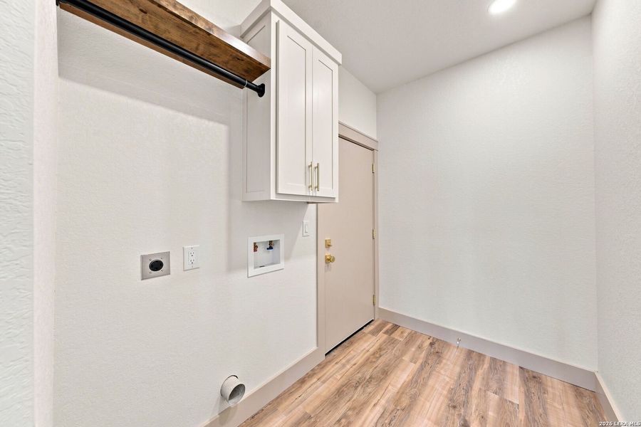 Spacious, unfurnished interior of a new home in , Kerrville (Image 31).