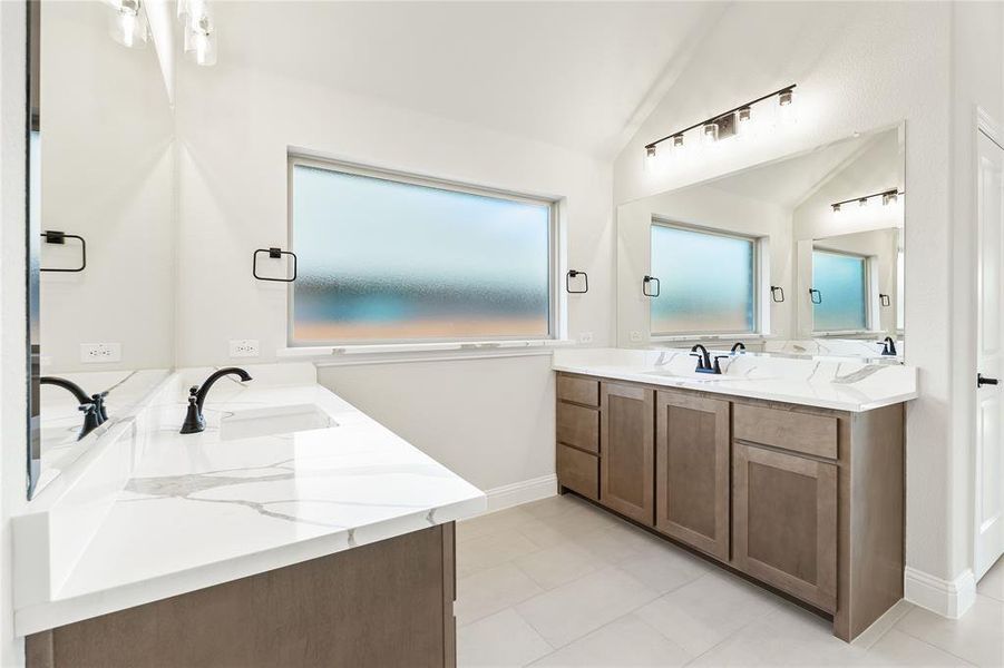 Furnished interior view inside a new home in North Grove, Waxahachie (Image 19).
