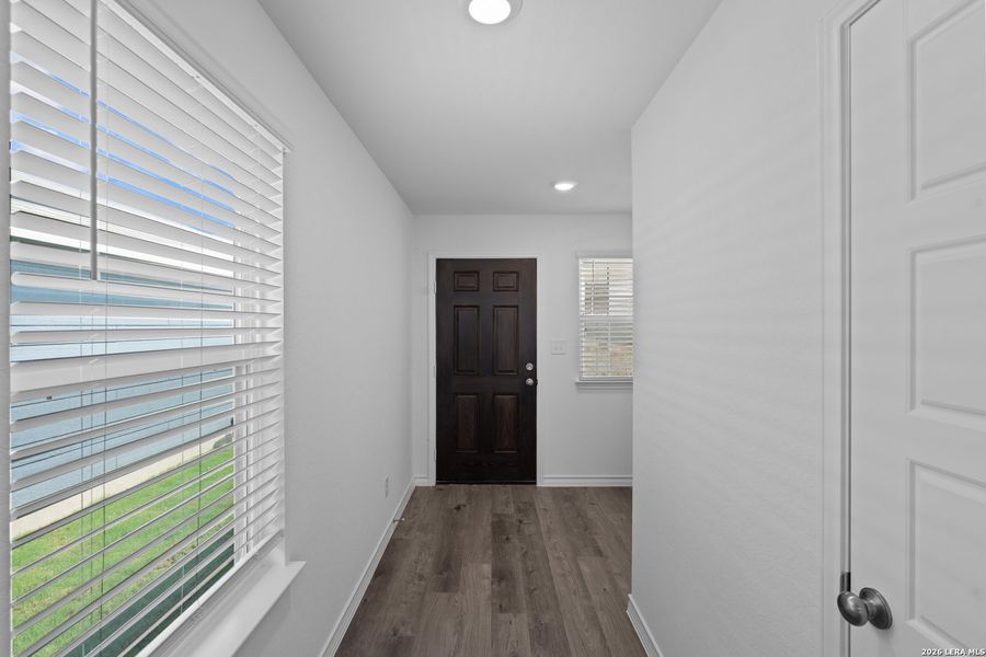 Spacious, unfurnished interior of a new home in Davis Ranch, San Antonio (Image 18).