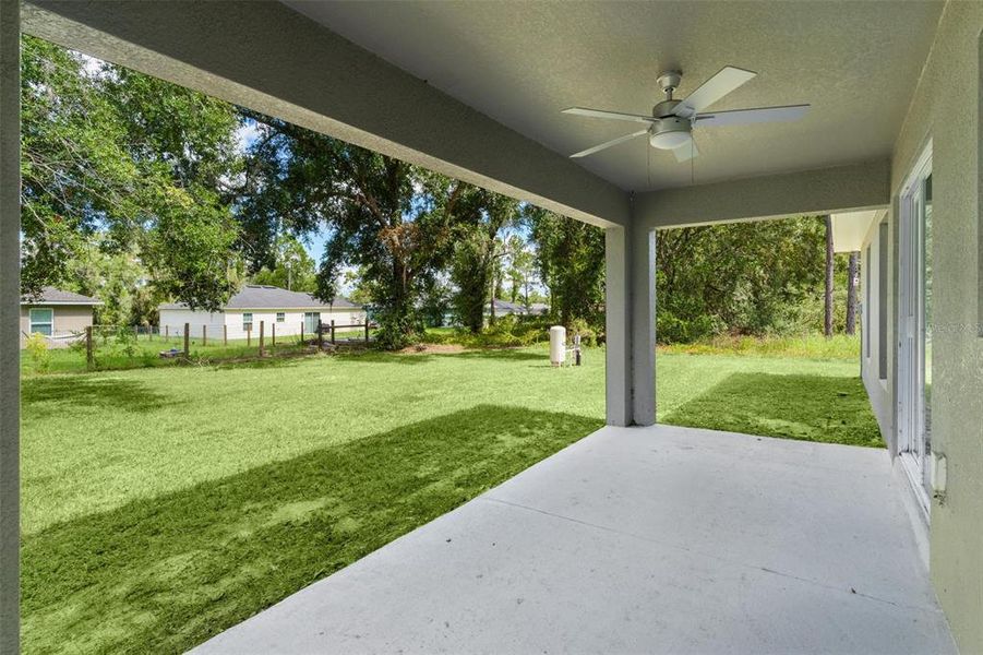 Exterior details and patio area of a home in , Ocklawaha (Image 19).