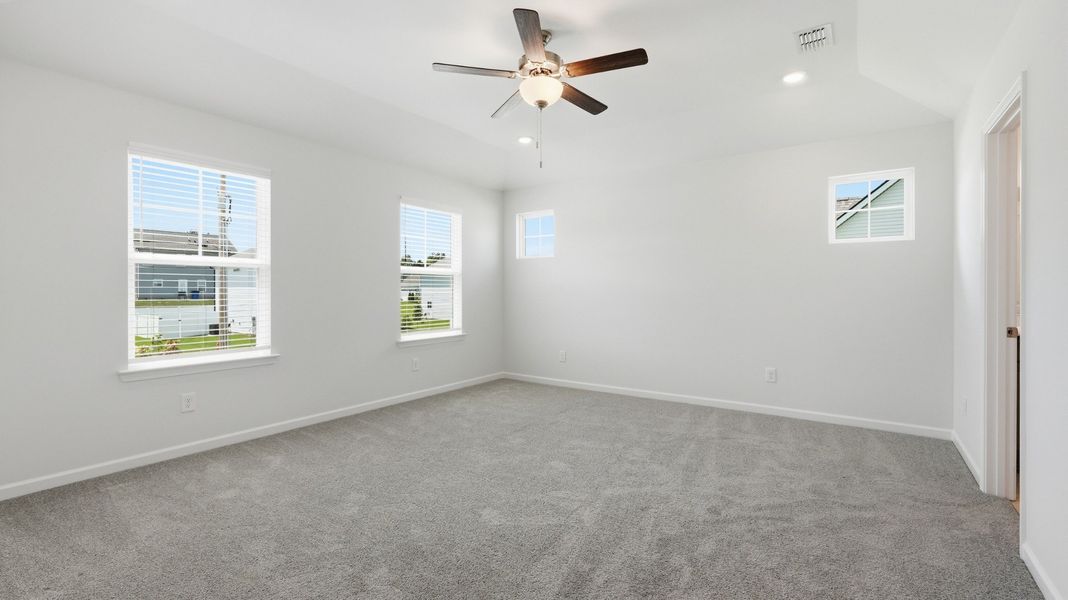 Spacious, unfurnished interior of a new home in Wheatfield, Shelbyville (Image 26).