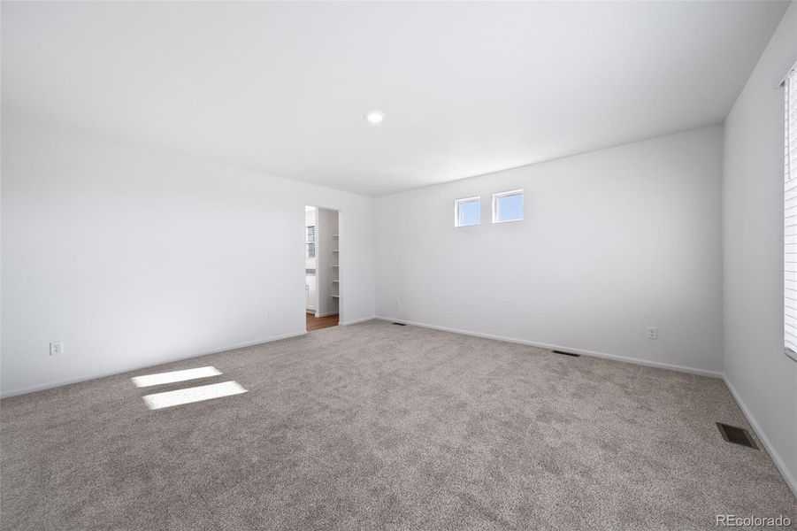 Spacious, unfurnished interior of a new home in , Aurora (Image 29).