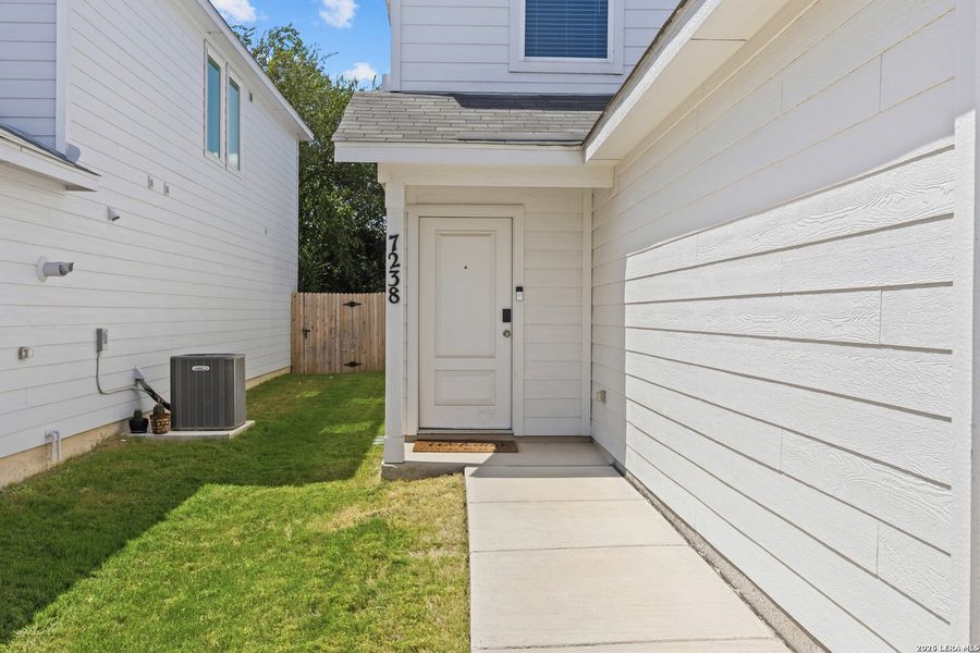 Exterior details and patio area of a home in Torian Village, San Antonio (Image 2).