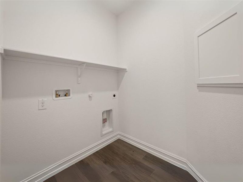 Furnished interior view inside a new home in Del Webb at Legacy Hills, Celina (Image 15). Furnished interior view inside a new home in Del Webb at Legacy Hills, Celina (Image 15).