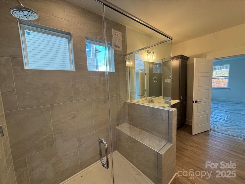 Primary bath on the main