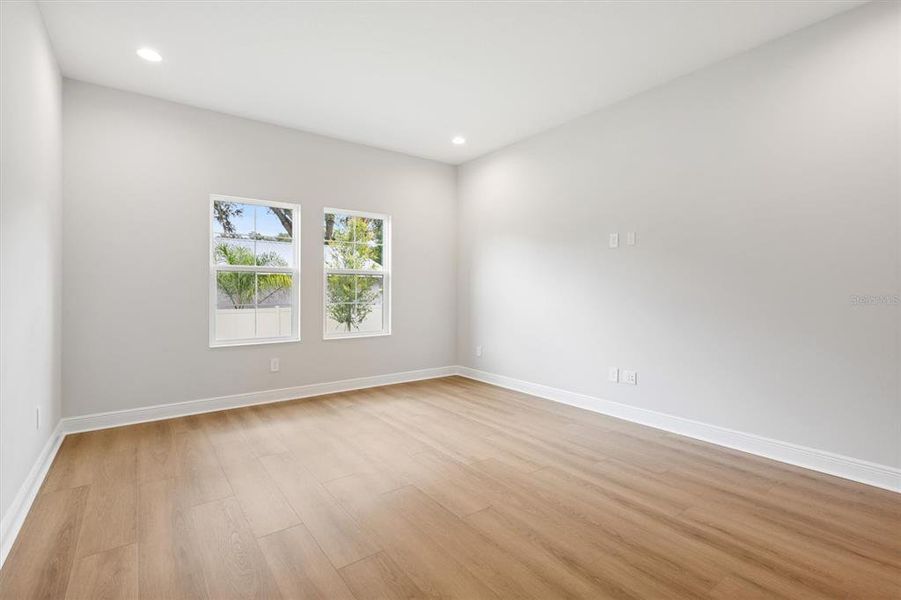 Spacious, unfurnished interior of a new home in Crestwood Estates, Valrico (Image 26).