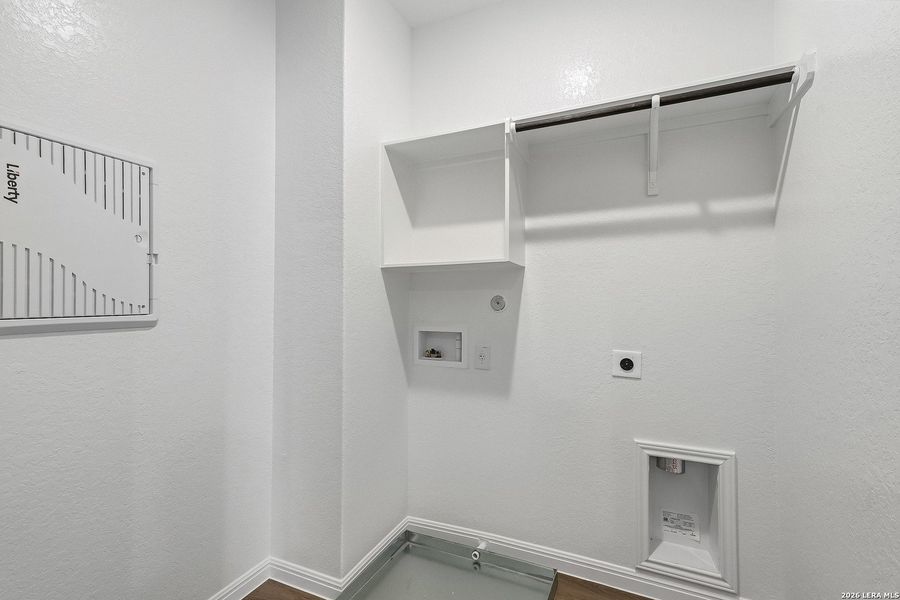Spacious, unfurnished interior of a new home in Melissa Ranch, San Antonio (Image 27).