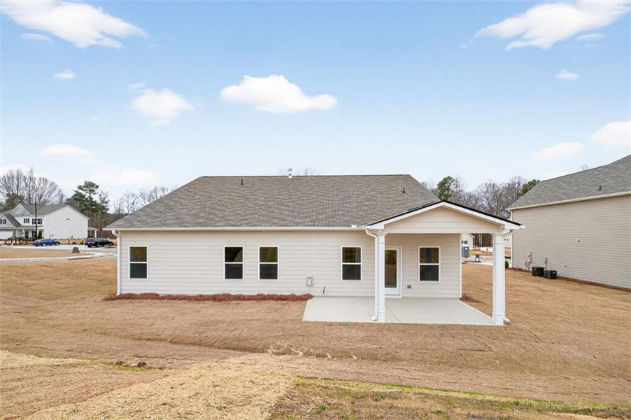 Exterior details and patio area of a home in Jones Ridge, Dallas (Image 30).