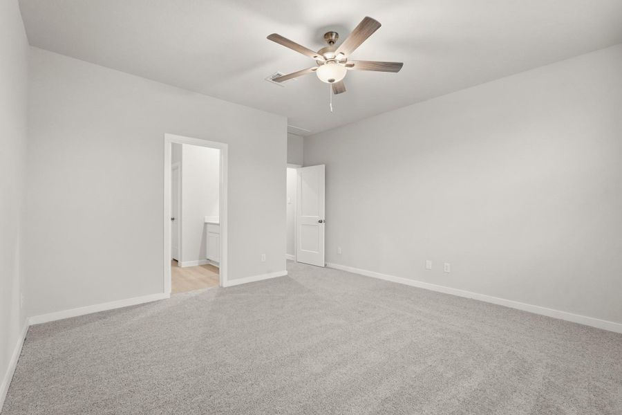 Spacious, unfurnished interior of a new home in Valor Park, Bay City (Image 15).