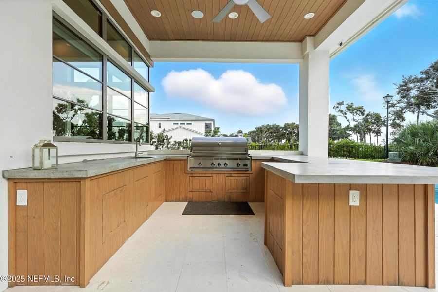 Exterior details and patio area of a home in , Ponte Vedra Beach (Image 28).