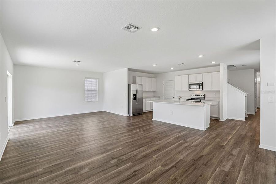 Spacious, unfurnished interior of a new home in Avalon Park Tavares, Tavares (Image 21).