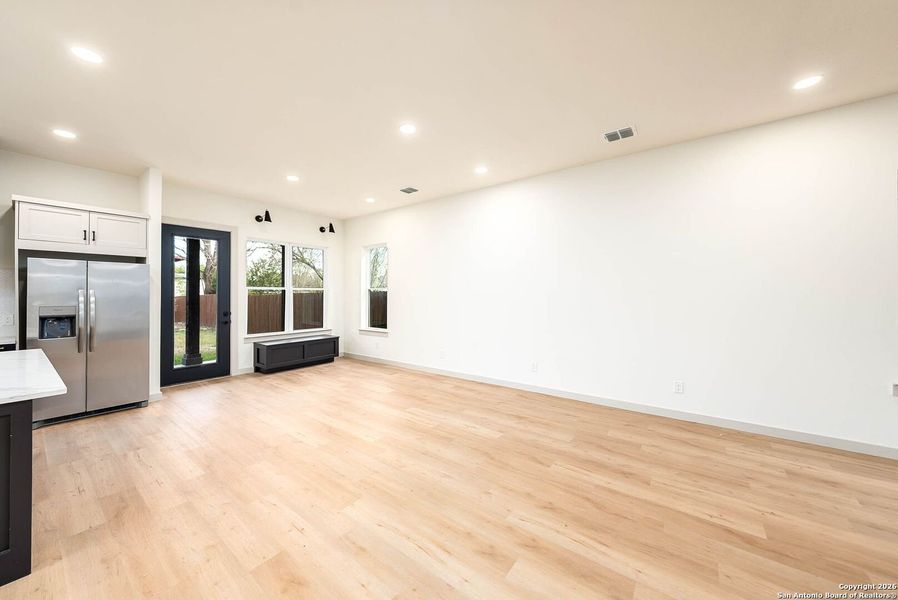 Spacious, unfurnished interior of a new home in , San Antonio (Image 42).