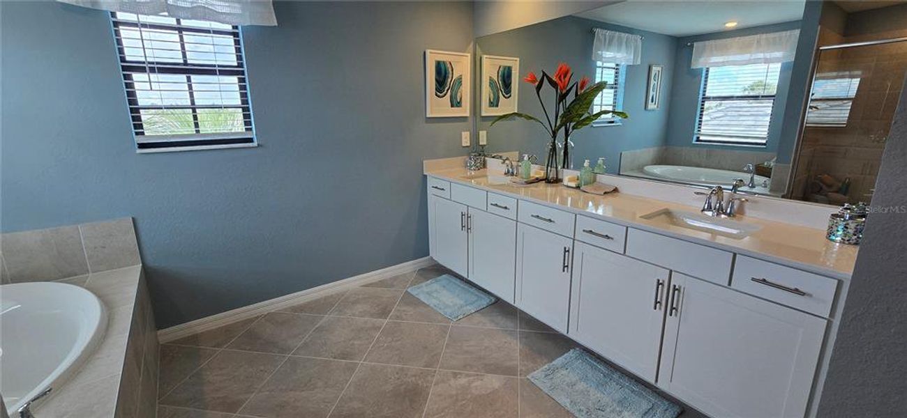 Furnished interior view inside a new home in , Venice (Image 9).