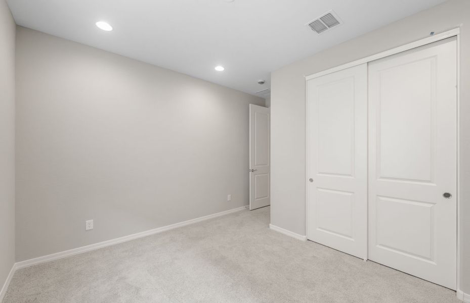 Spacious, unfurnished interior of a new home in El Rancho Santa Rosa, Maricopa (Image 19).