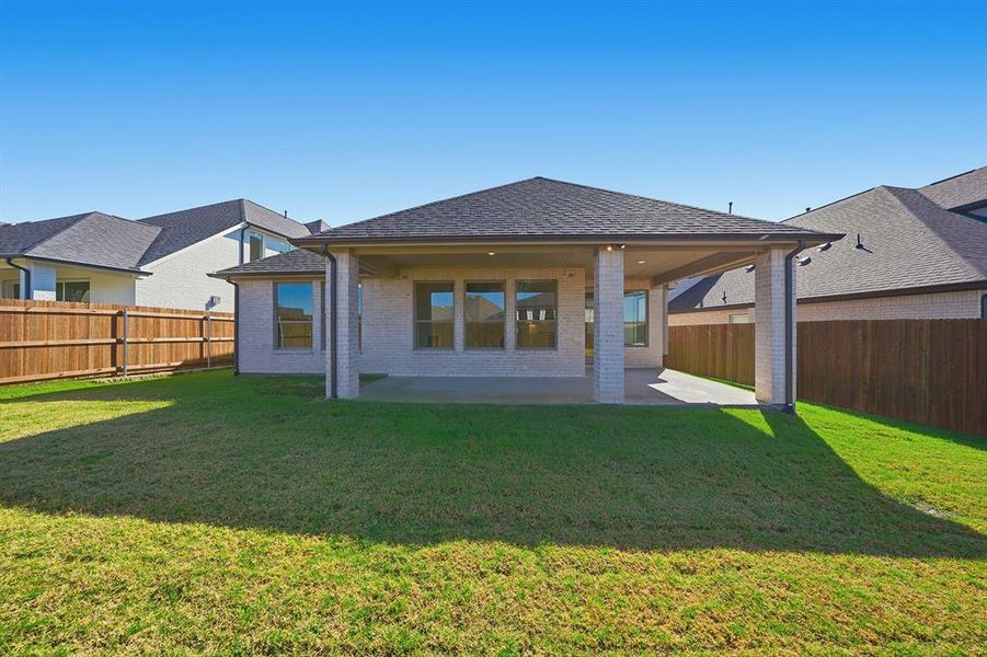 Exterior details and patio area of a home in Tavolo Park, Fort Worth (Image 22).
