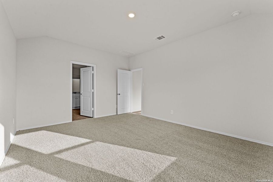 Spacious, unfurnished interior of a new home in Navarro Fields, Seguin (Image 20).