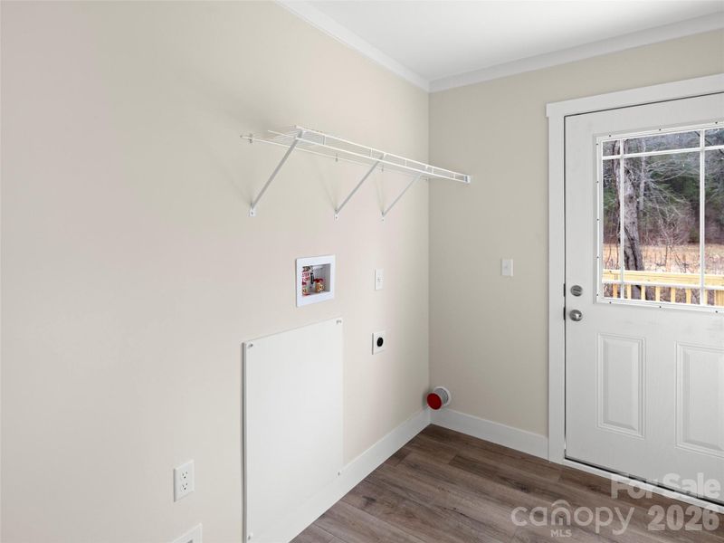 Spacious, unfurnished interior of a new home in , Fairview (Image 15).