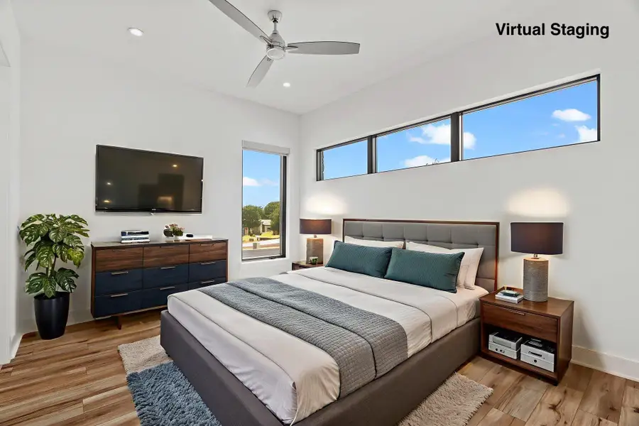 Split floor plan front guest bedroom Split floor plan front guest bedroom