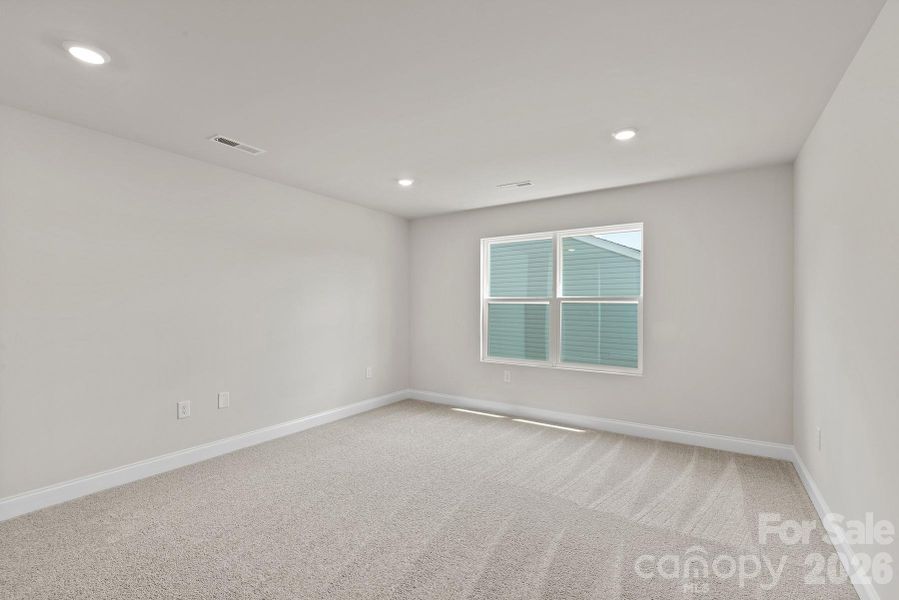 Spacious, unfurnished interior of a new home in Ascot Woods, Charlotte (Image 8).