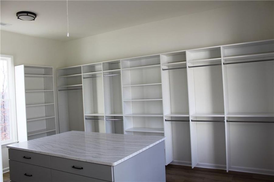 Image 52 of a home in .