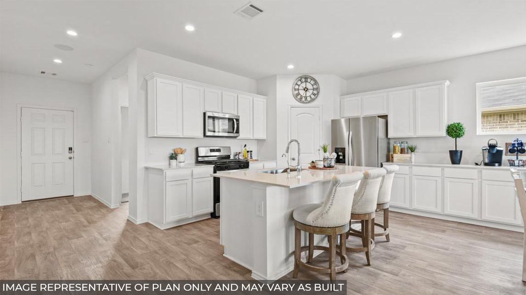 Furnished interior view inside a new home in Silverthorne, Conroe (Image 5).