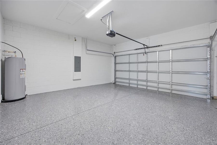 Spacious, unfurnished interior of a new home in , Ocala (Image 29).