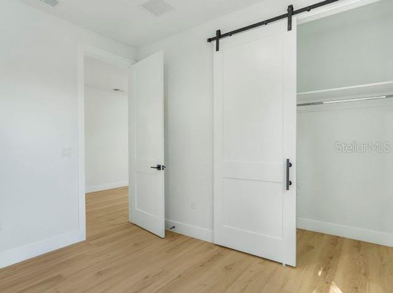 Spacious, unfurnished interior of a new home in , Oakland (Image 43).