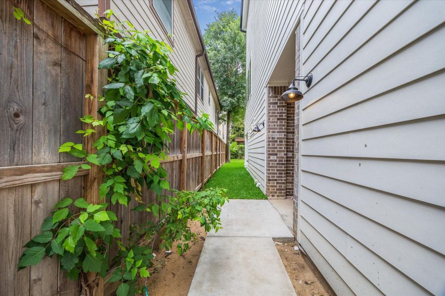 Private Gated Entrance * NO Hoa Fees * The Home Next Door (east side) is Also For Sale and is the Same Floor Plan and Finishes, but, the Floor Plan is Flipped. Private Gated Entrance * NO Hoa Fees * The Home Next Door (east side) is Also For Sale and is the Same Floor Plan and Finishes, but, the Floor Plan is Flipped.