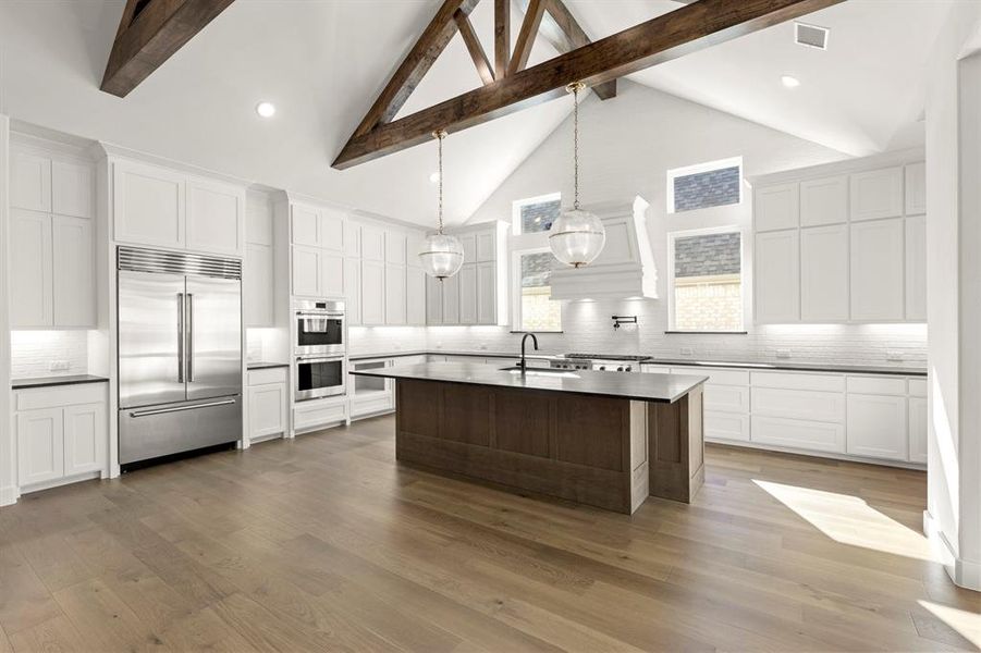 21. 3409 Alysheba - Kitchen (2)