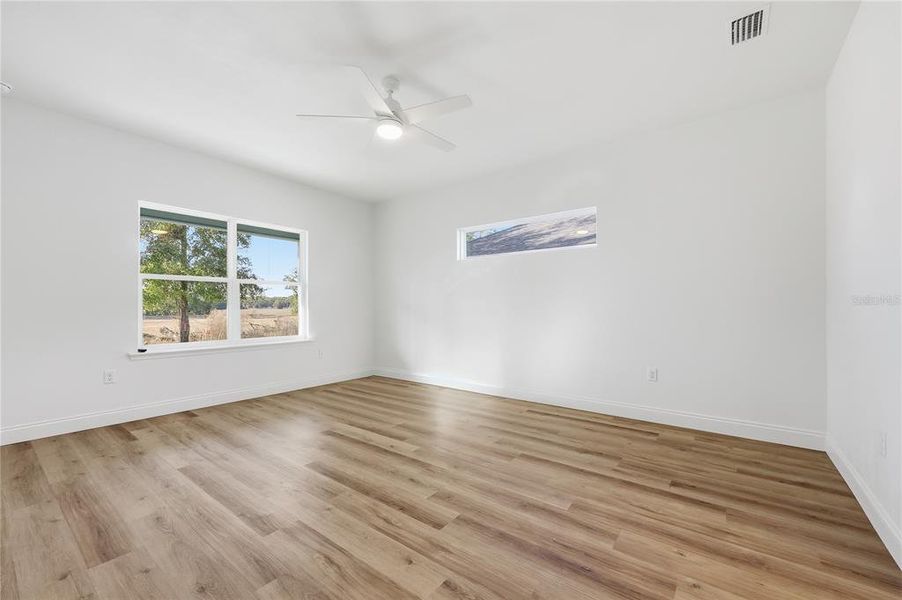 Spacious, unfurnished interior of a new home in , Gainesville (Image 14).