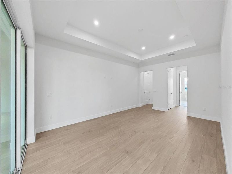 Spacious, unfurnished interior of a new home in Southern Hills Plantation, Brooksville (Image 45).