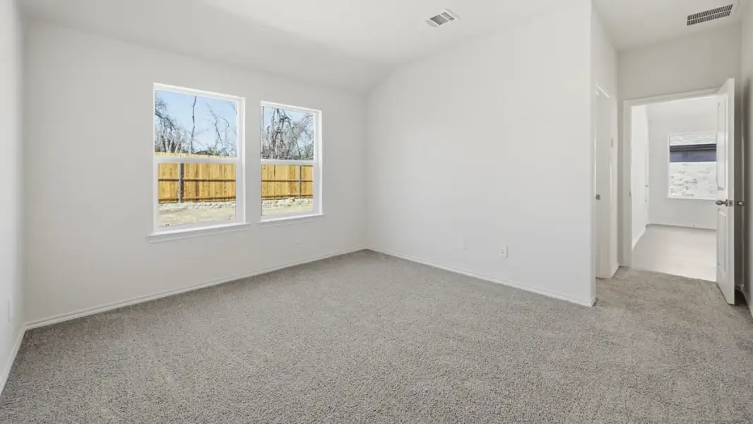 Spacious, unfurnished interior of a new home in Sweetwater Springs, Sherman (Image 5).