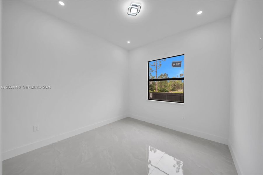 Spacious, unfurnished interior of a new home in , Lehigh Acres (Image 33).