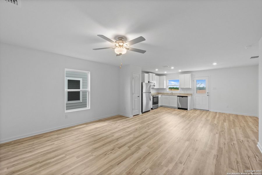 Spacious, unfurnished interior of a new home in Blue Wing, San Antonio (Image 14). Spacious, unfurnished interior of a new home in Blue Wing, San Antonio (Image 14).