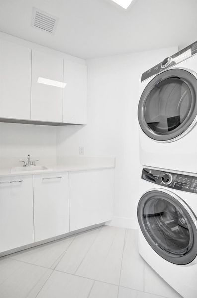 Furnished interior view inside a new home in , Fort Lauderdale (Image 6). Furnished interior view inside a new home in , Fort Lauderdale (Image 6).