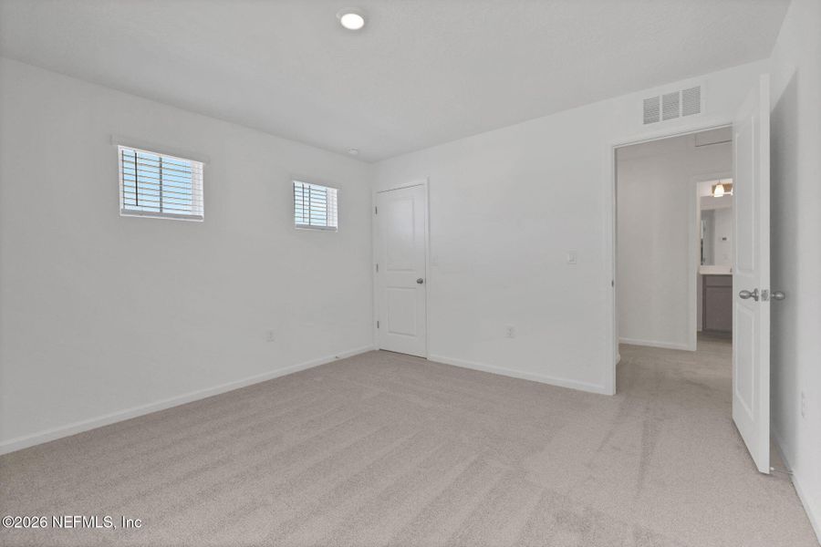 Spacious, unfurnished interior of a new home in Cedar Creek, Jacksonville (Image 20).
